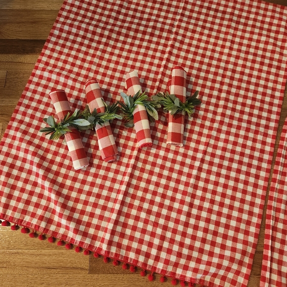 Pioneer woman curtain set and napkin set - Picture 1 of 2